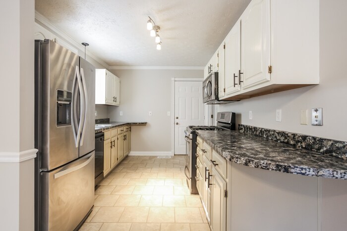 Building Photo - 667 Aspen Ct