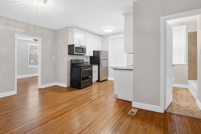 Building Photo - Rad Pad in TGS