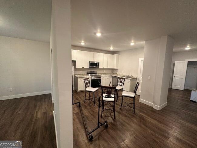 Building Photo - 370 Crestbrook Ln