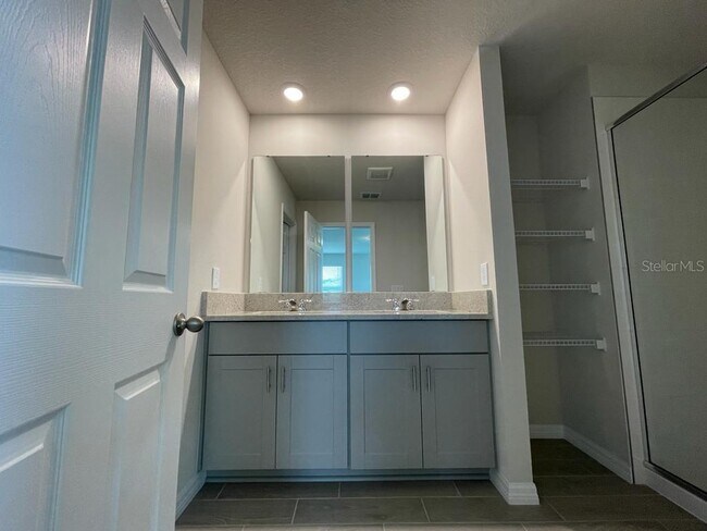Building Photo - 407 Legacy Lp