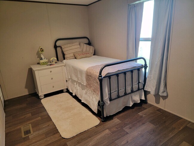 2nd Bedroom- Twin - 13 Garden Rd