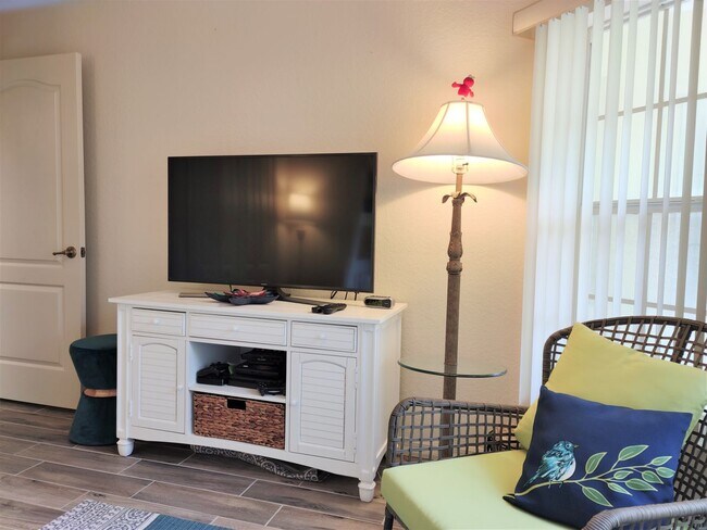 Building Photo - Seasonal Short-Term Villa located in the Auburn Cove Community with Community Pool!