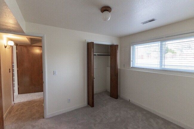 Building Photo - 1132 S Amaya Ave