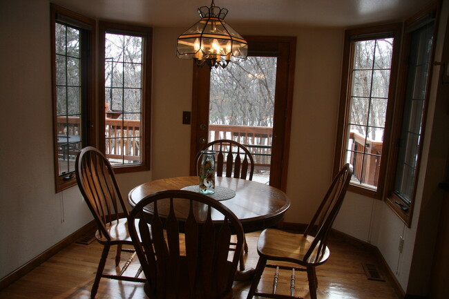 Building Photo - Gorgeous 5 bedroom home in the Broadmoor B...
