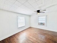 Building Photo - 211 15th Ave S