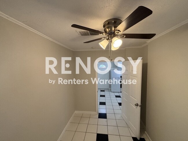 Building Photo - Modern, Solar Energy, 2-Bedroom detached Casita!
