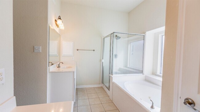 Building Photo - 7003 Kendall Lake Ct