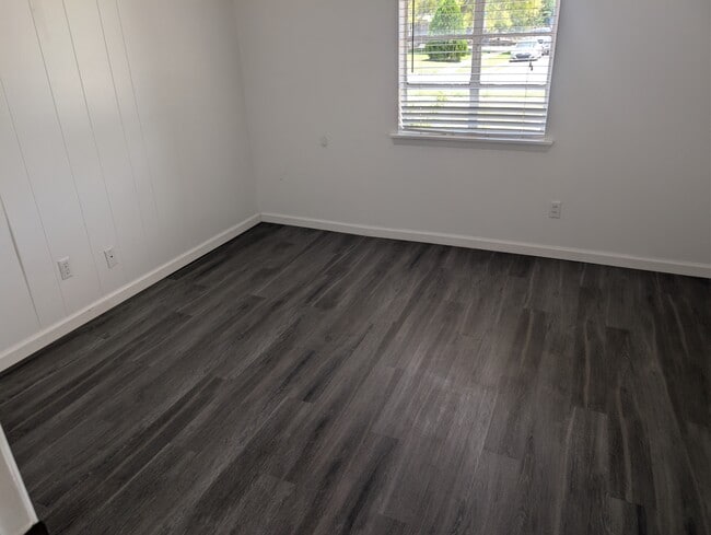 Building Photo - 507 E Mescalero Rd