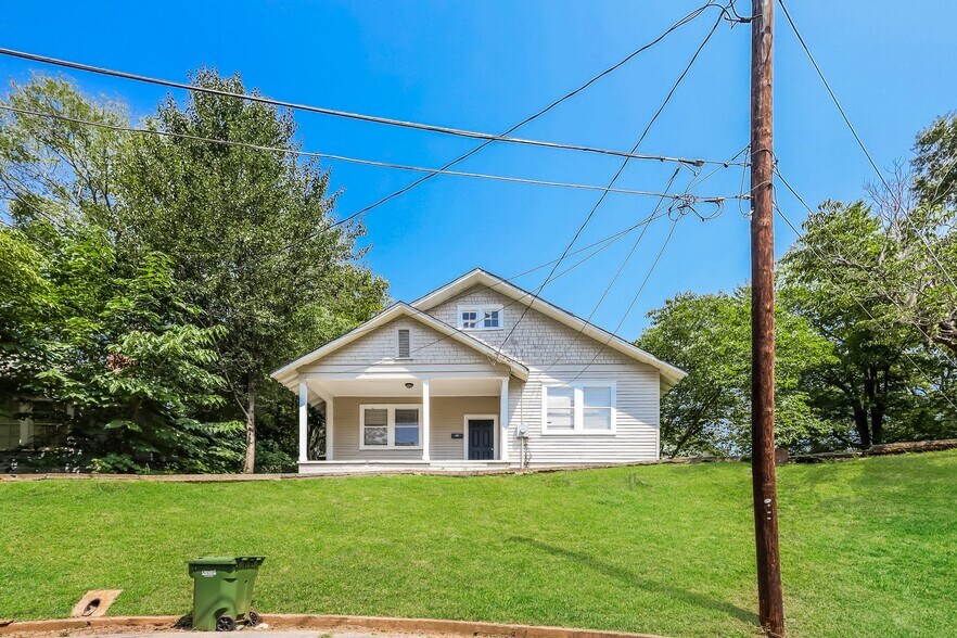 Building Photo - 2 Woodland Cir