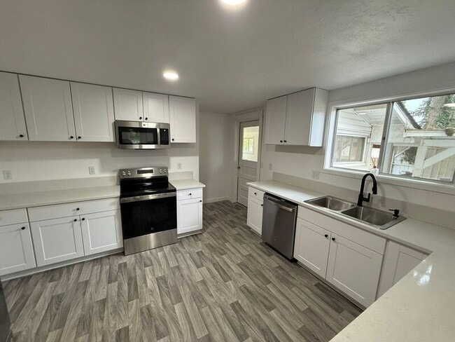 Building Photo - 2350 Marion St SE