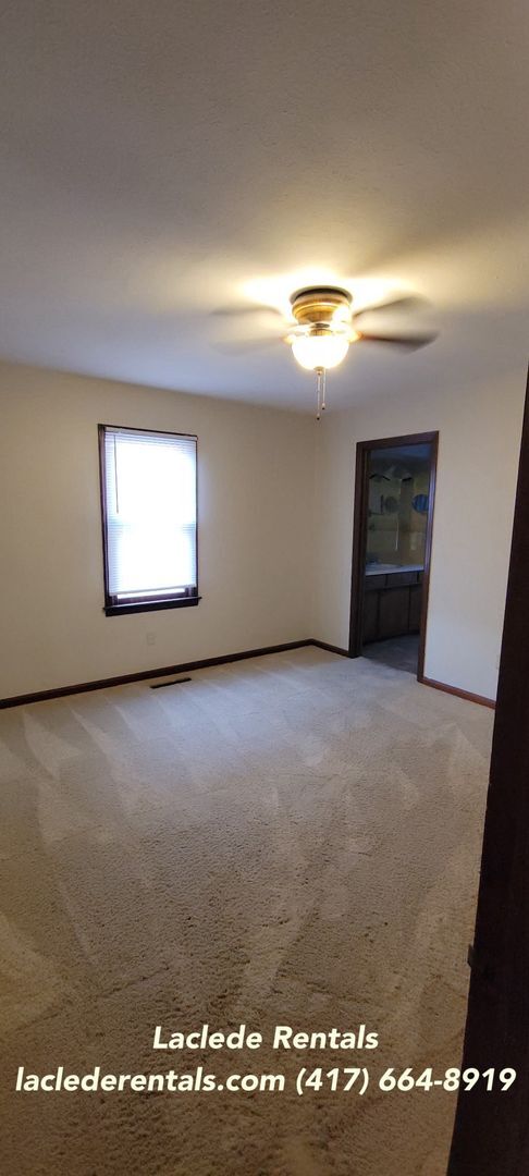 Building Photo - 3 BEDROOM 2 BATHROOM HOUSE FOR RENT