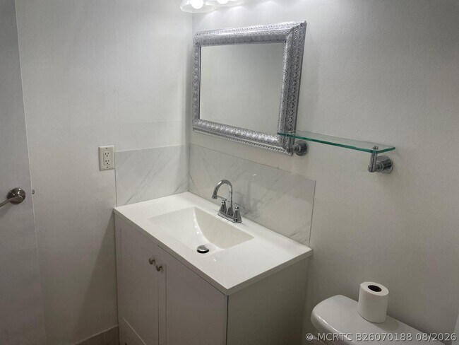 Building Photo - 2851 Somerset Dr