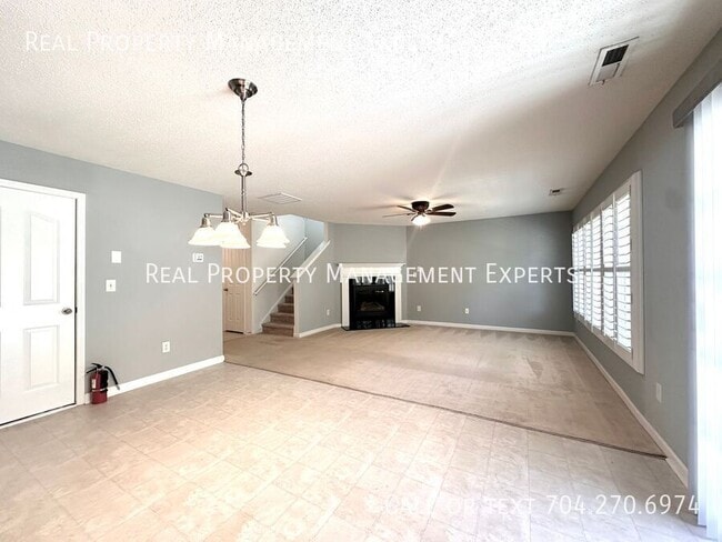 Building Photo - 10834 Glenluce Ave