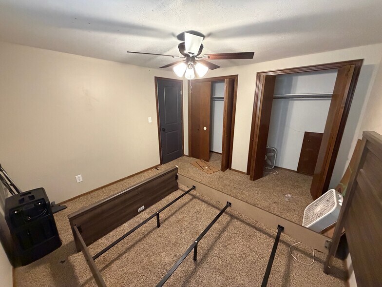 Building Photo - 641 Belle Air Ave