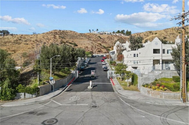 Building Photo - Bright and functional 2-bedroom, 2-bath Condo