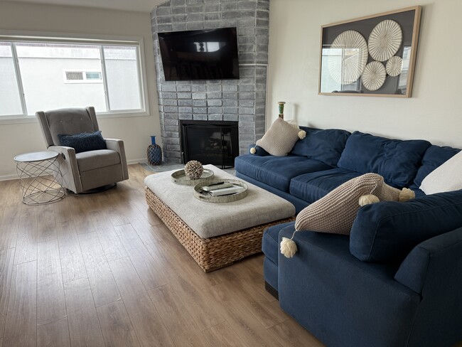 Building Photo - 837 Bard St