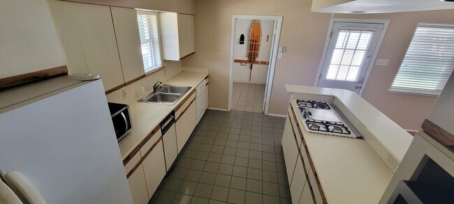 Building Photo - 7333 Wake Forrest Dr