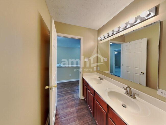 Building Photo - 1376 Blue Ridge Ln