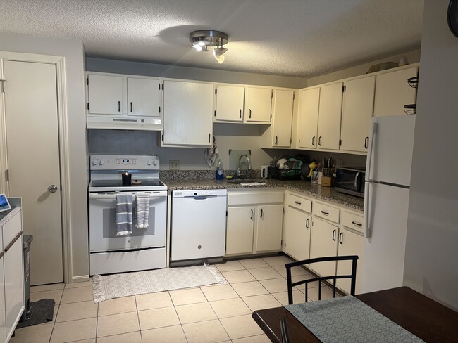 Building Photo - 206 White Cedar Blvd