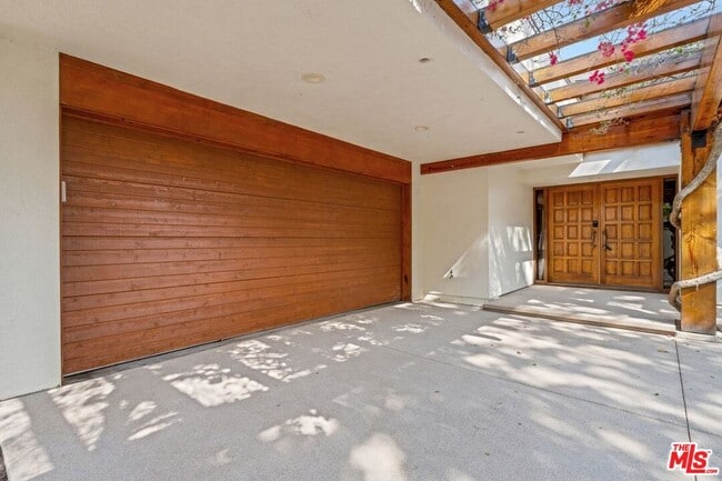 Building Photo - 5942 Paseo Cyn Dr