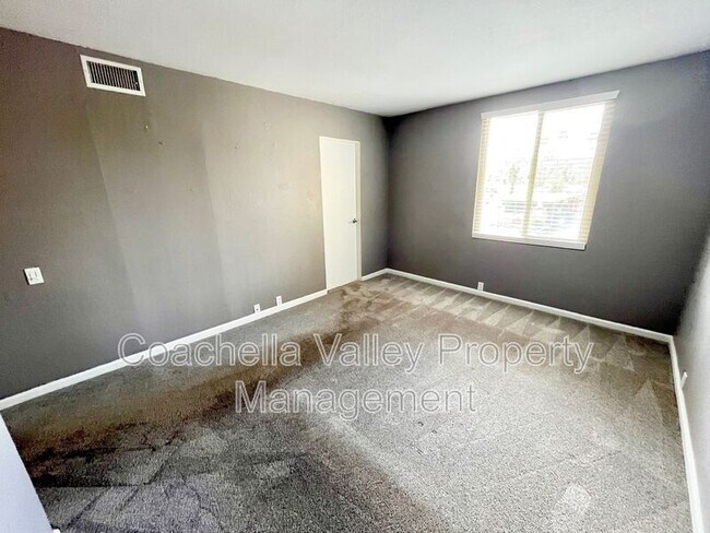 Building Photo - 400 N Sunrise Way