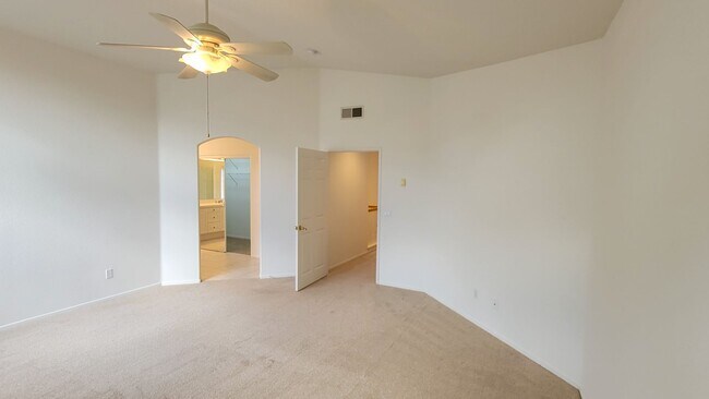 Building Photo - Large Home in Poway