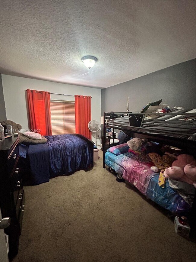 Building Photo - 972 SW 6th Ave