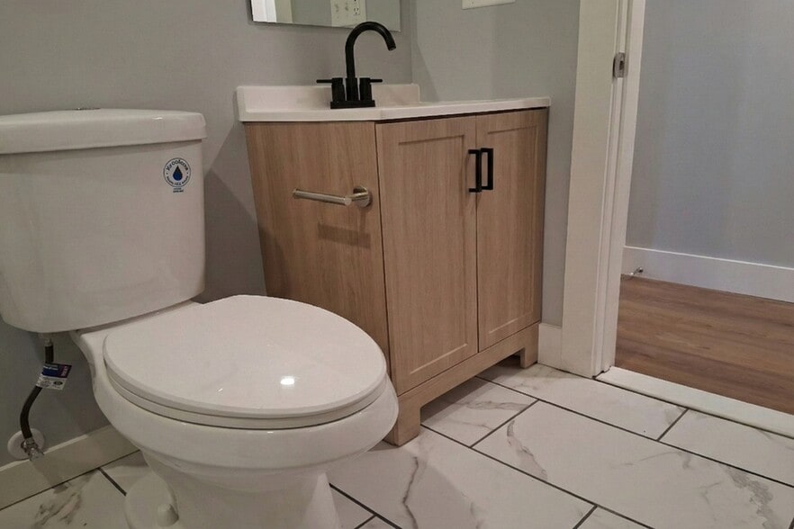 Building Photo - 3926 10th St NE