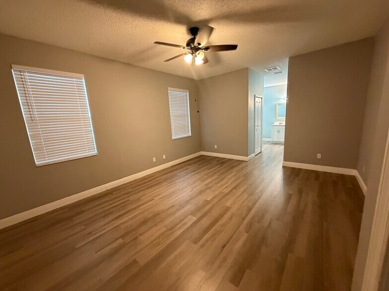 Building Photo - 704 Grand Canyon Dr