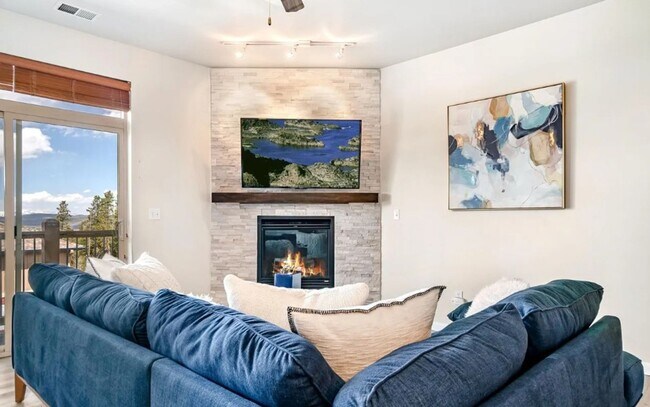 Building Photo - Fully Furnished Mountain Condo | Flexible Lease Terms | Garage Included | Fraser, CO