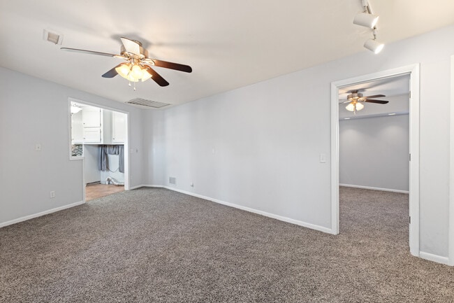 Building Photo - 22 E Hawthorne St