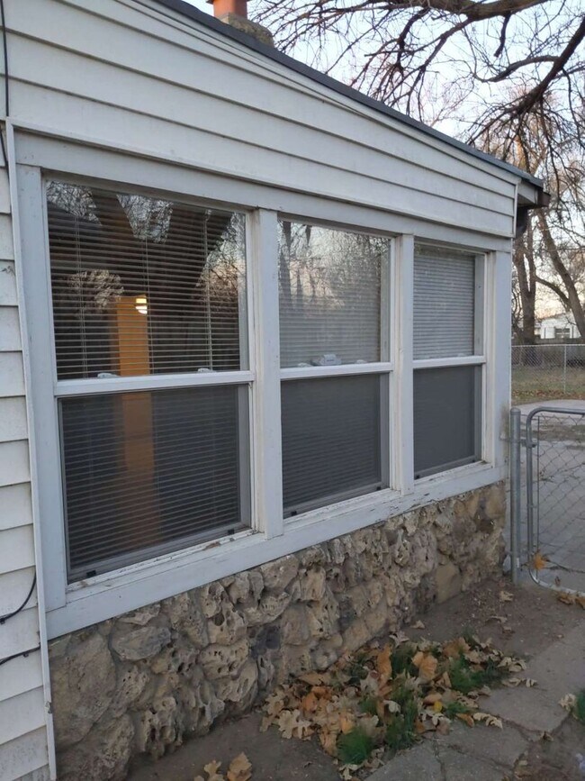 Building Photo - 2 Bed, 1 Bath Ready for Rent!