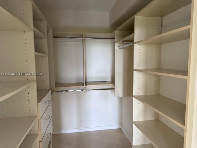 Building Photo - 20000 E Country Club Dr