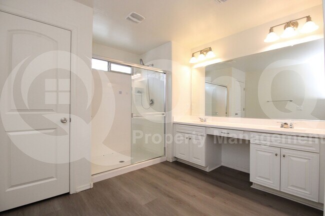 Building Photo - 16401 W Latham St