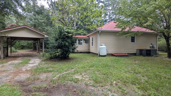 Building Photo - Coming up 810/25 Modest private home