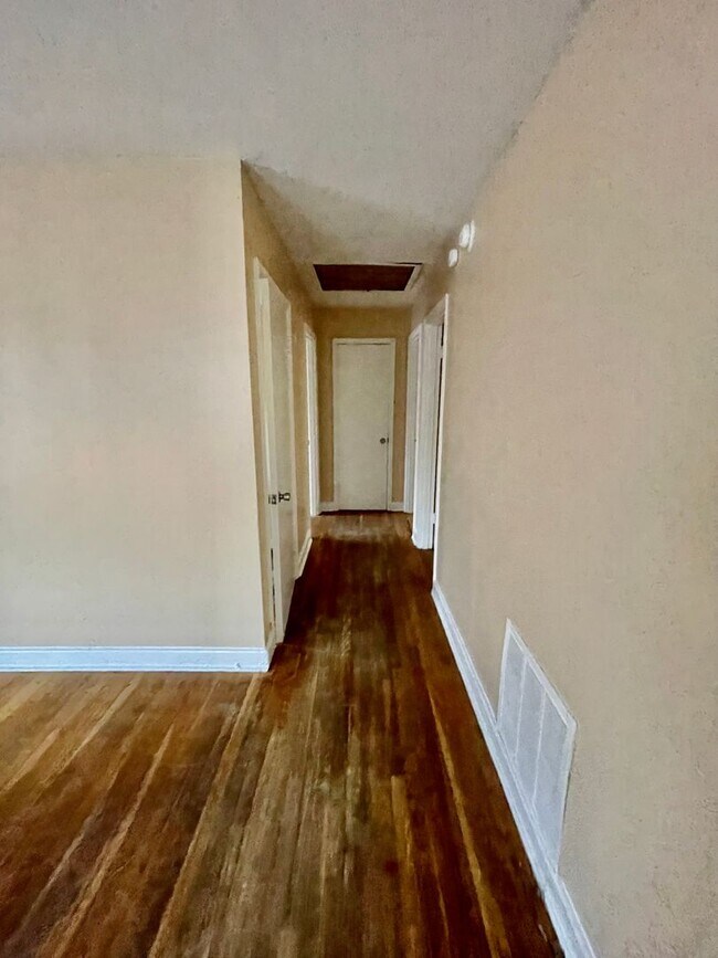 Building Photo - Terrybrook1930