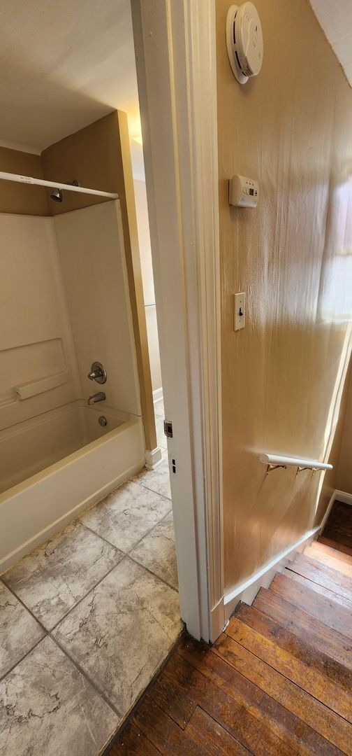 Building Photo - Welcome to this charming 3-bedroom, 2-bath...