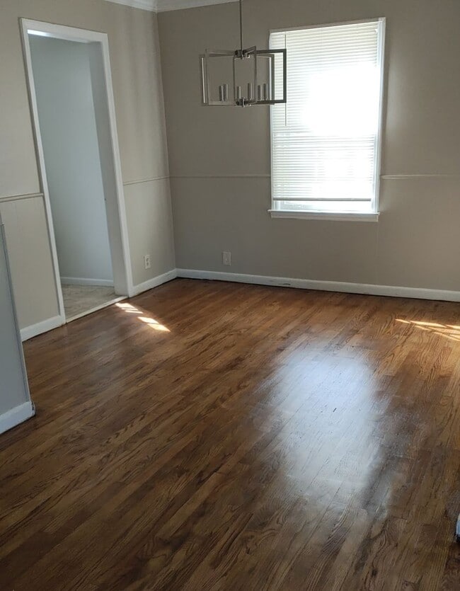 Building Photo - Adorable 3 bedroom, 1 bath home in the Mac...