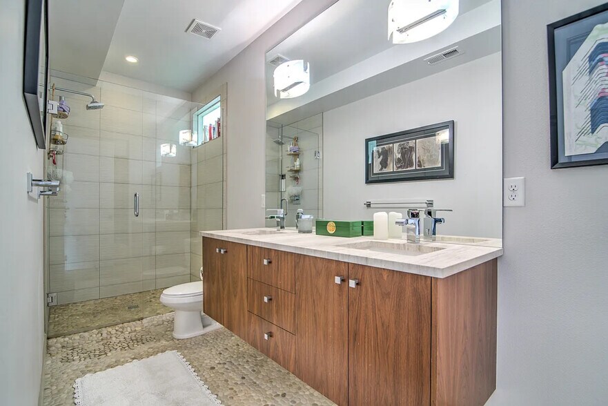 Building Photo - 2945 Umatilla St