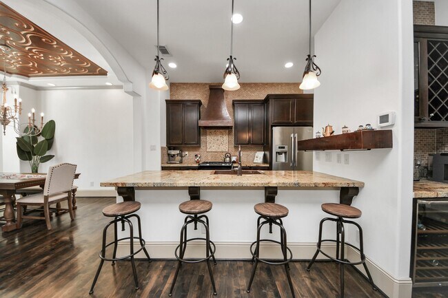 Primary Photo - 1141 W 23rd St