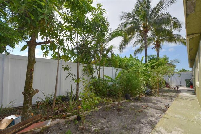 Building Photo - 5385 SW 8th Ct