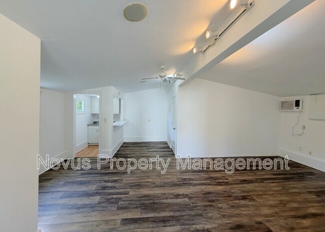 Building Photo - 328 Maple St