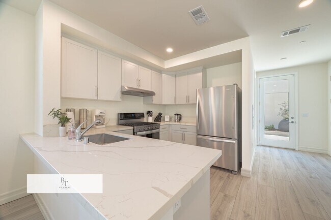 Building Photo - Whitmore Villa.