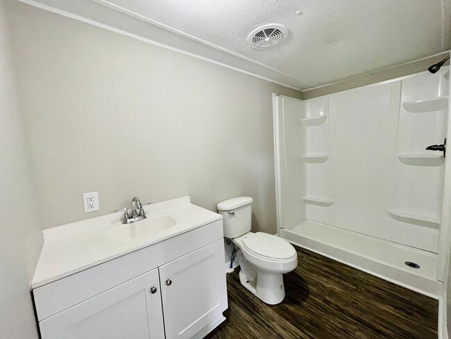Building Photo - 2bd/2ba Renovated Mobile Home on a Perfect Country Lot Overlooking Farm Fields!