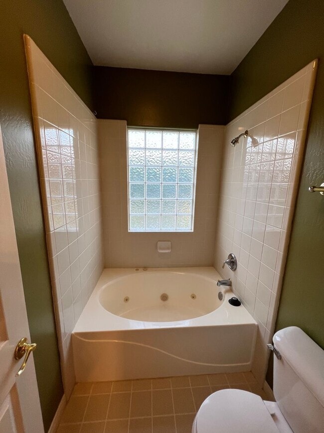 Building Photo - 9914 Paper Moon Way