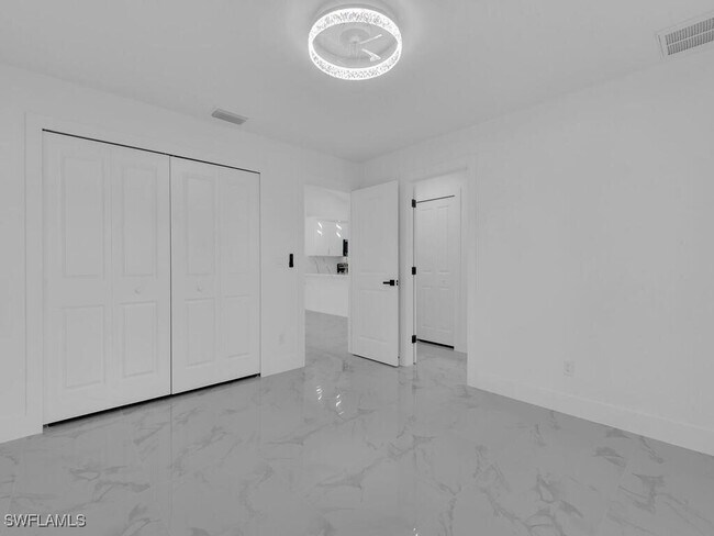Building Photo - 4738-4740 Douglas Ln