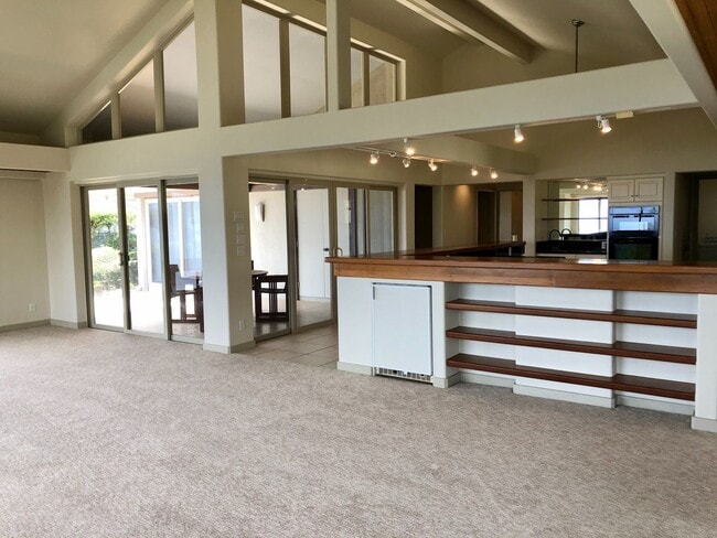Building Photo - 3/2.5/2 Home - Located in the Beautiful Gated Community at Kahalakua- Endless Views!