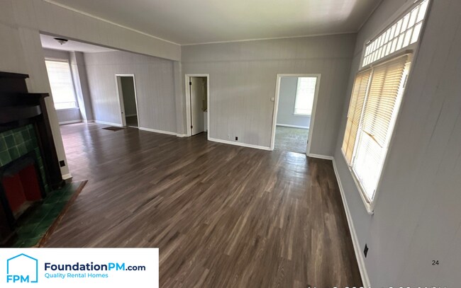 Building Photo - 5786 Woodlawn St
