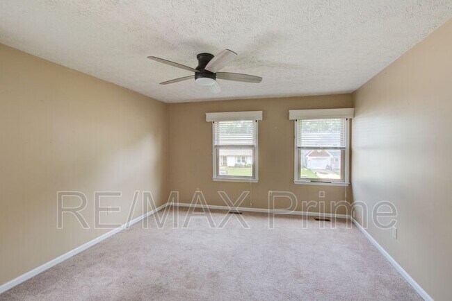 Building Photo - 71 Michaels Woods Dr