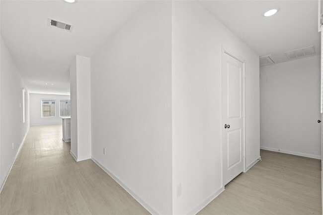 Building Photo - 214 Farray Frst Ln St